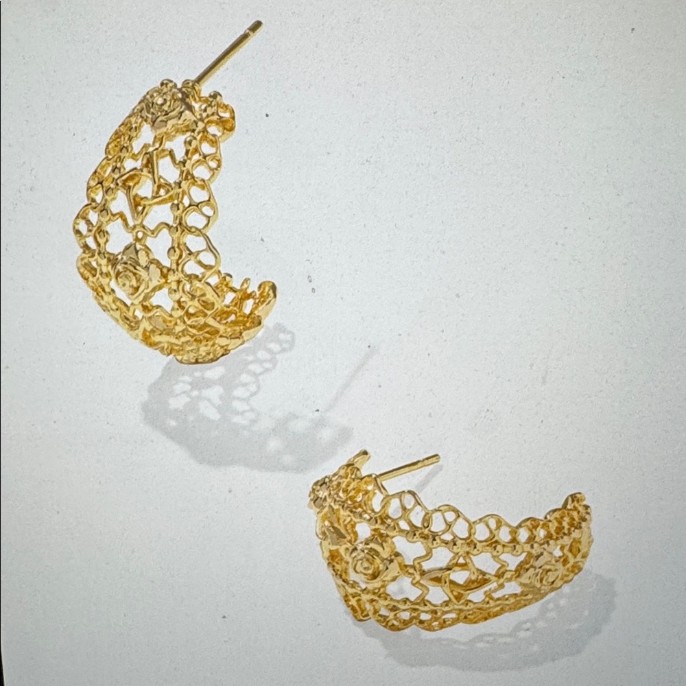 Kendra Scott Gold Filigree Earrings